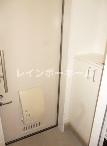 ヴェルエール西竹ノ塚の玄関