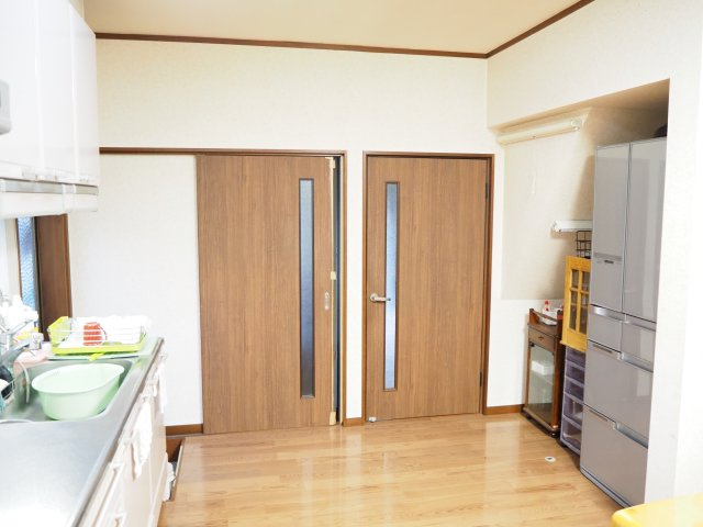 越前市妙法寺町　東南の角地の家の居間・リビング