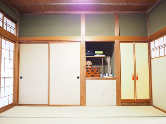 越前市妙法寺町　東南の角地の家の和室