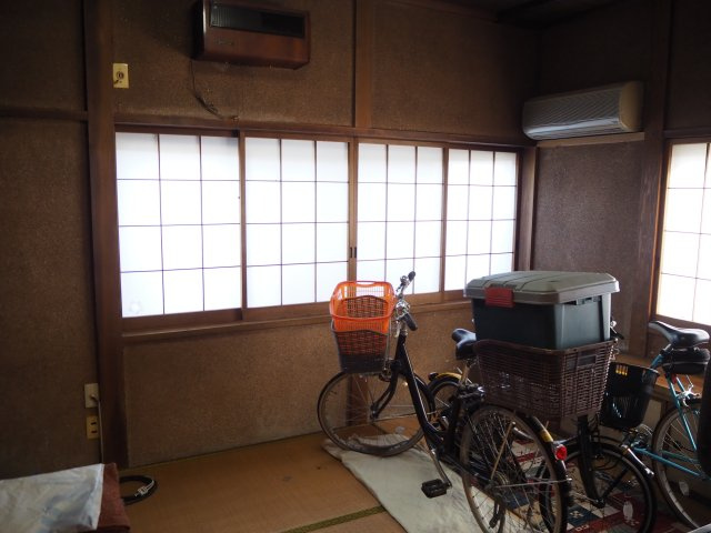 越前市妙法寺町　東南の角地の家の和室