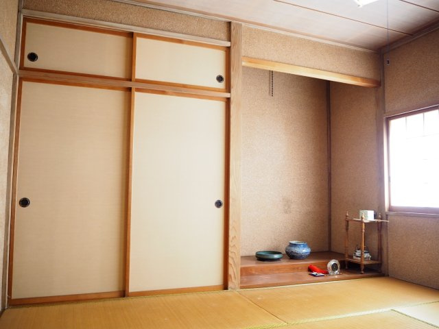 越前市妙法寺町　東南の角地の家の収納