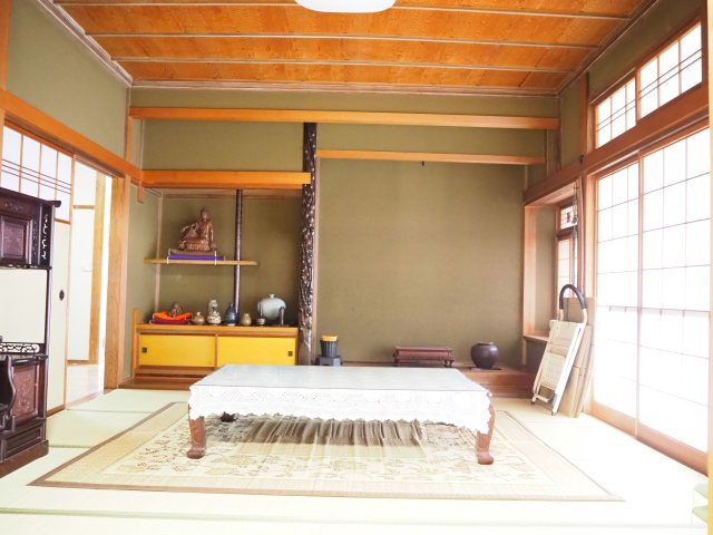 越前市妙法寺町　東南の角地の家の和室