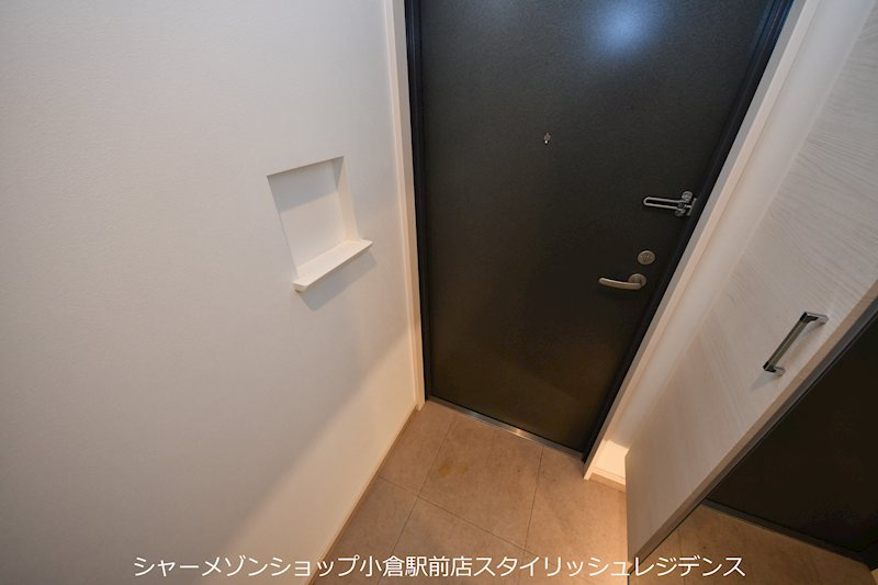アクシオ片野の玄関