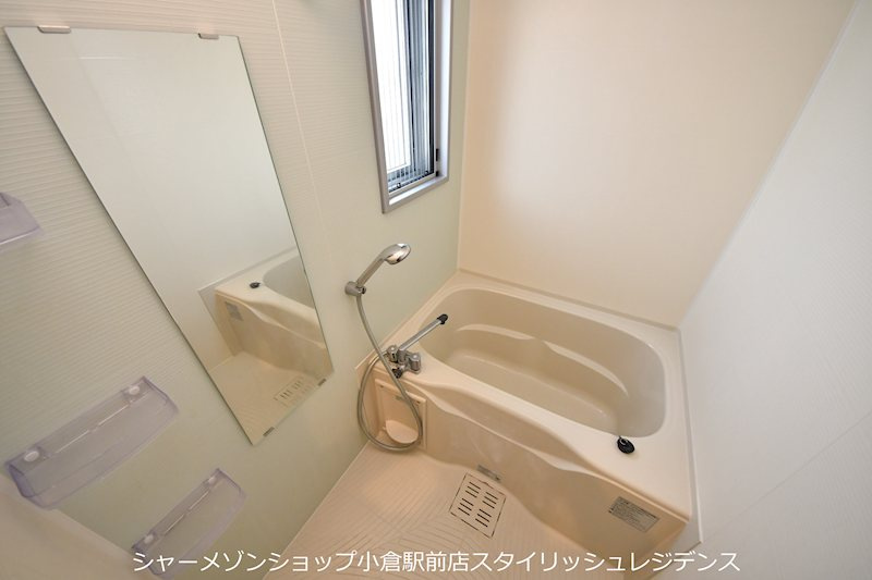 アクシオ片野の浴室