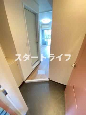 大阪市東淀川区東中島５丁目の賃貸マンションの玄関