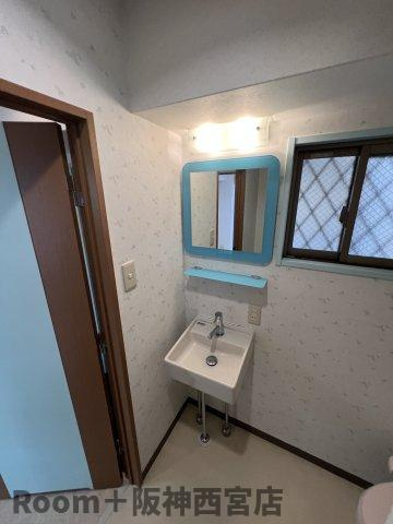 レザムルーズ西宮の独立洗面台