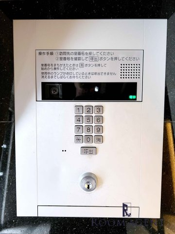 プレサンス栄フェルのエントランス