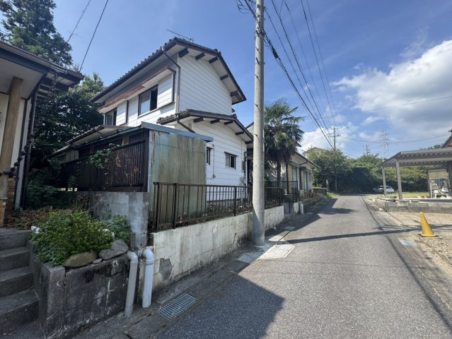 中古戸建　不破郡垂井町　昭和48年築の前面道路含む現地写真