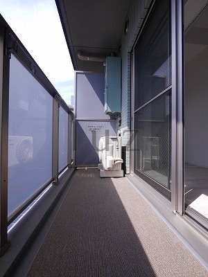 ガーラアヴェニュー川崎のバルコニー