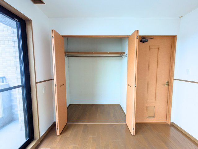 PEACEマンション山越の収納|開口部が広く出し入れしやすい収納スペース。お部屋をすっきりと保ち生活感を抑えられます。