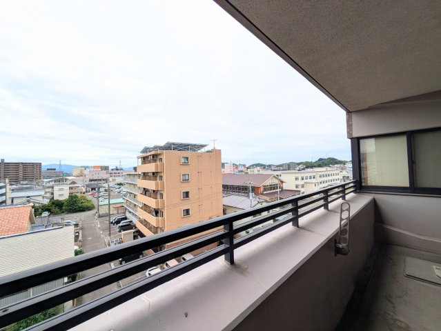 PEACEマンション山越の展望|周辺の街並みを見渡せる見晴らしの良い景観。空が広く感じられ日々の暮らしに解放感を与えます。