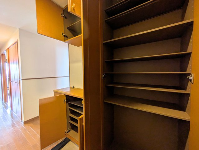 PEACEマンション山越の収納|小物を収納するのに便利です