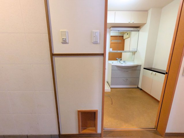 PEACEマンション山越の内装|明るい室内です