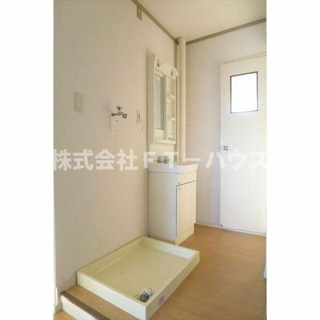 第１鞠子ロイヤルハイツの独立洗面台