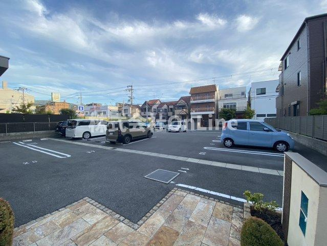 Hills 花水木B棟の駐車場