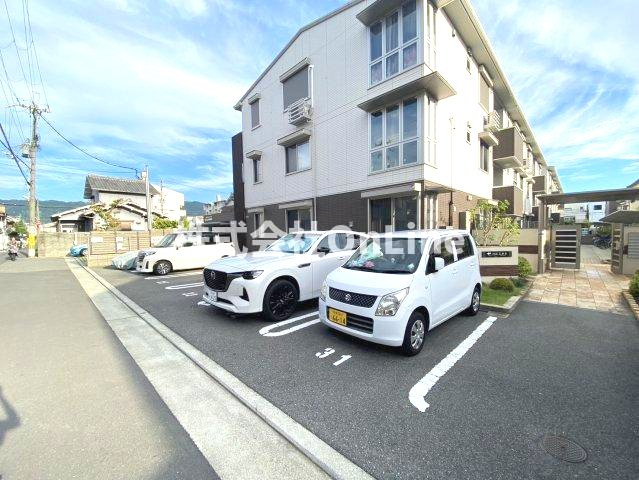 Hills 花水木B棟の駐車場