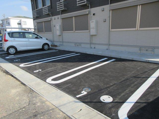 グランクレールの駐車場