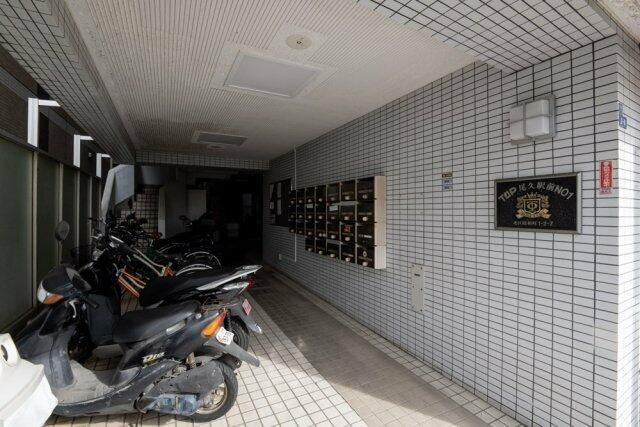 トップ尾久駅前のエントランス
