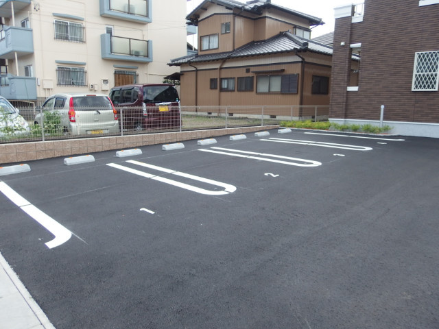 カミゼンの駐車場