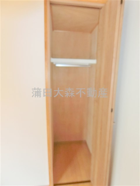マンションサファイアの設備|トイレ近くの収納　クローゼット