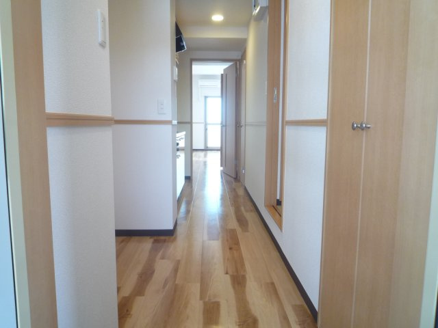 シャルマンの玄関|※別部屋のお写真で、現況優先と致します。