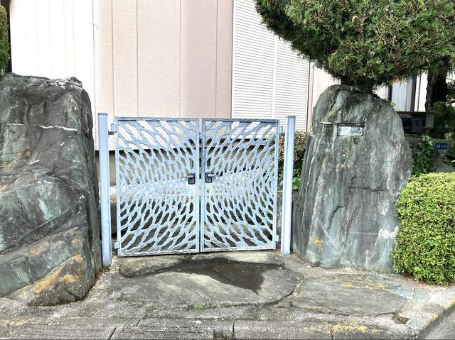 鶴ヶ島市松ヶ丘　中古売戸建の玄関