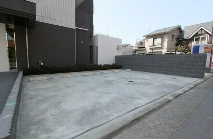 八王子市子安町２丁目の賃貸マンションの駐車場