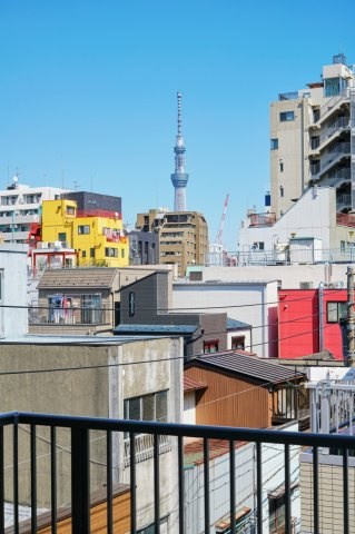 屋上は都会を一望できます。洗濯物もはかどりますね。
