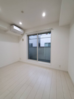 白を基調とした使い勝手の良いお部屋です
