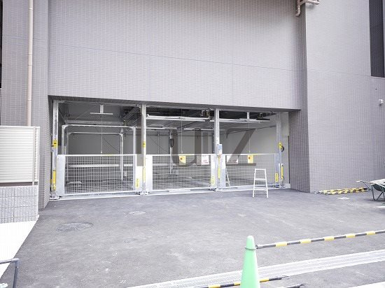 ディームス横濱青木町の駐車場