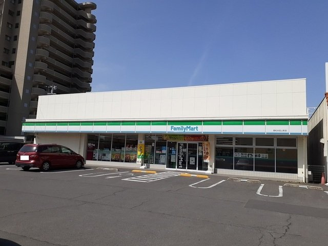 プレッソ太田Ⅲの周辺|ファミリーマート　太田上町店様まで500m