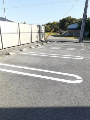 クラリティの駐車場