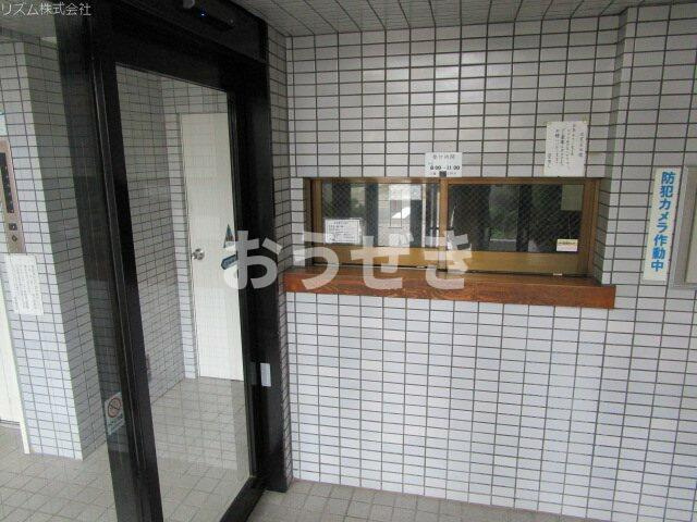 日神パレス新大塚のエントランス
