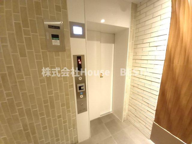クロスレジデンス神戸元町のロビー