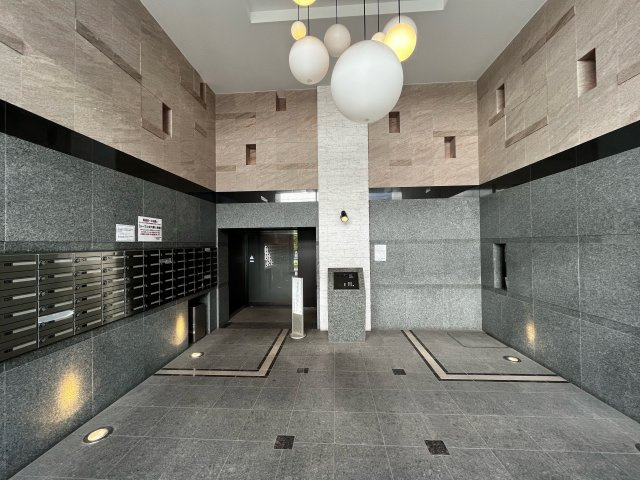 ルーブル仲六郷壱番館のロビー