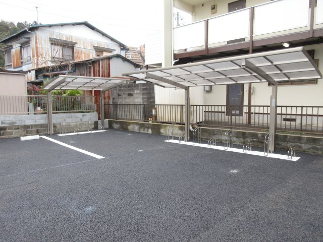 コンフォール　メゾンの駐車場
