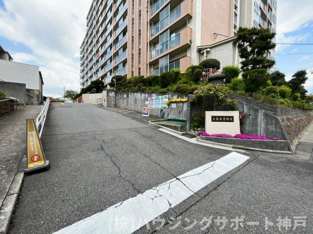 上高丸北住宅のエントランス