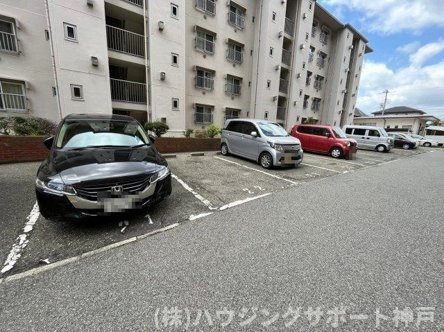 上高丸北住宅の駐車場