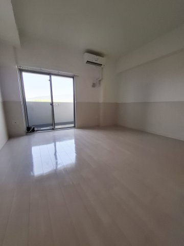 西宮市馬場町の賃貸マンションの居間・リビング