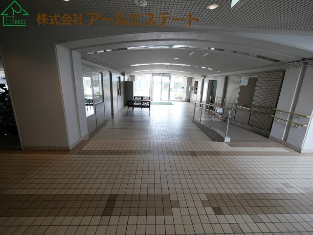 万葉ハイツ東加古川　　中古マンションのエントランス