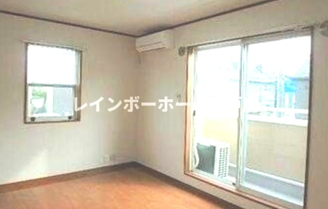 柏市大塚町のアパートの居間・リビング