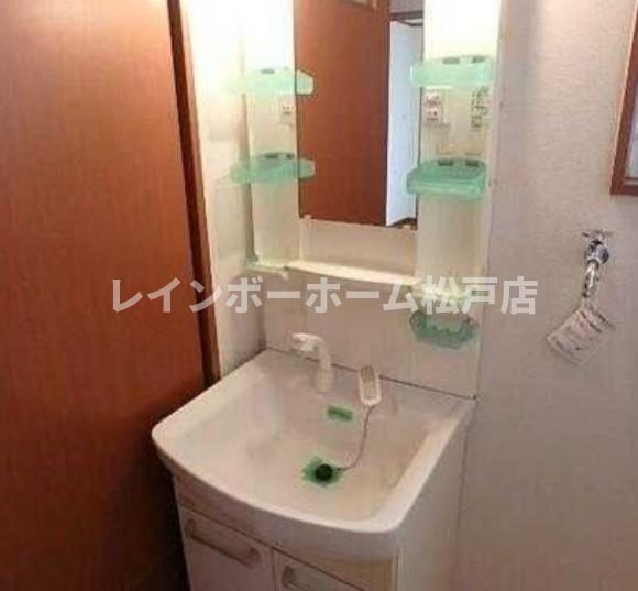 柏市大塚町のアパートの独立洗面台|忙しい朝には欠かせない洗面所です