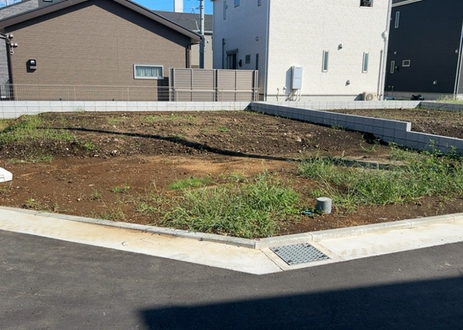 【駐車場】 | 駐車場と明記されていても、最小スペースでつくられた駐車場だと大型車は駐車できなかったり、出入りしにくくなったりする可能性があります。お車のサイズと購入したい物件の駐車場のサイズを現地で確認しましょう。
