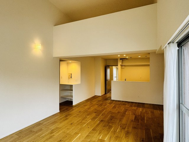 南大沢学園瑞樹の丘３号棟の内装|～15.1帖の明るいLDKで、家族団欒の時間をお過ごしいただけます～