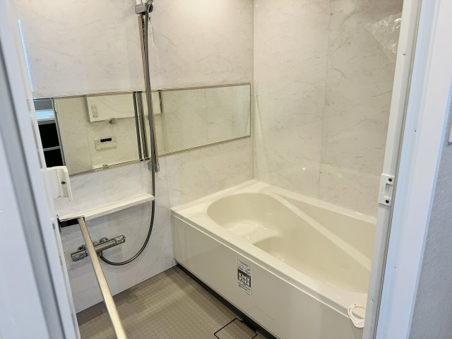 南大沢学園瑞樹の丘３号棟の浴室|～新規交換したキレイなバスルーム　気持ち良く湯船に浸かる事が出来ます～