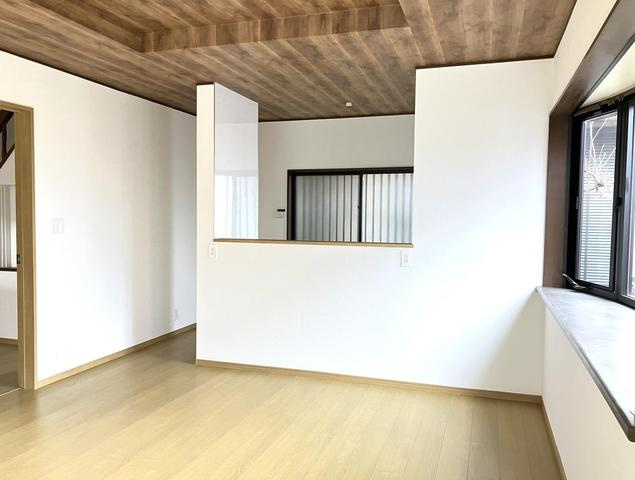 東松山市西本宿　中古売戸建の居間・リビング
