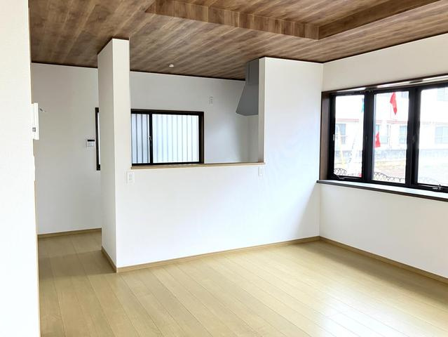東松山市西本宿　中古売戸建の居間・リビング
