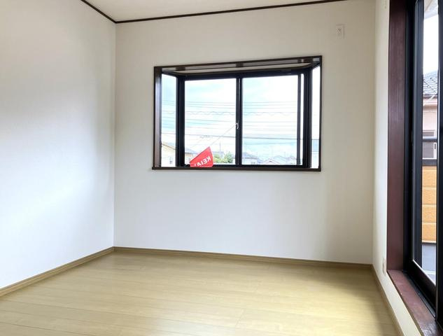 東松山市西本宿　中古売戸建の洋室