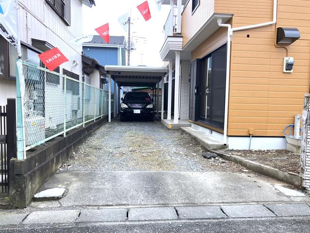 東松山市西本宿　中古売戸建の駐車場