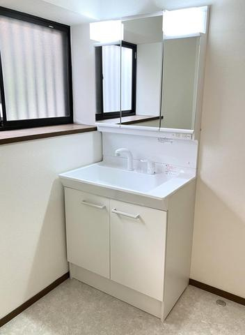 東松山市西本宿　中古売戸建の独立洗面台